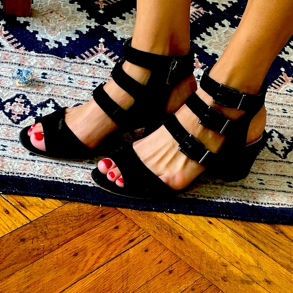 Gorgeous genuine leather Vince Camuto Sandals. Low heel, gently worn.